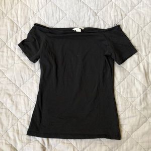 Black Off-the-shoulder shirt